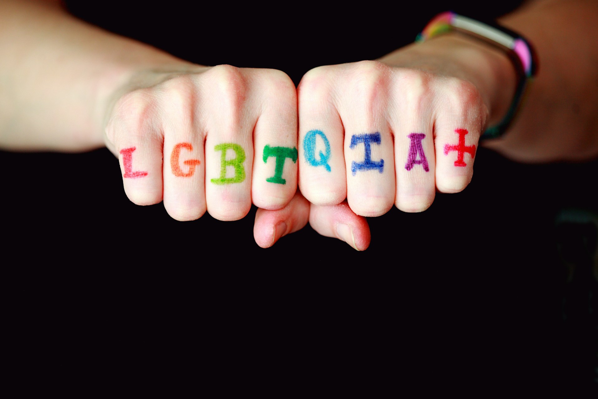 Scenari e linguaggi della comunità LGBTQIA+: una riflessione per i giornalisti e i professionisti dell’informazione e della comunicazione